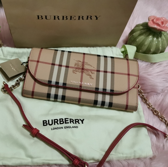Burberry Wallet on Chain - Picture 1 of 3